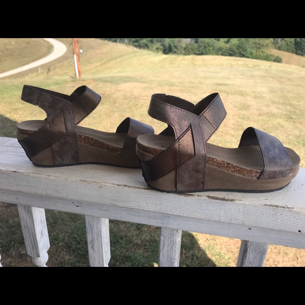 Bronze cork wedge sandal